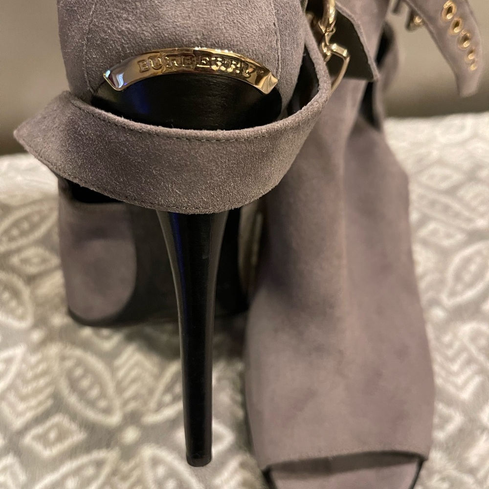 Burberry heels - Picture 6 of 13